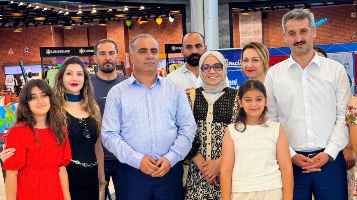 Okulumuz Görsel Sanatlar Sergisi Yoğun İlgi ve Beğeni Topladı