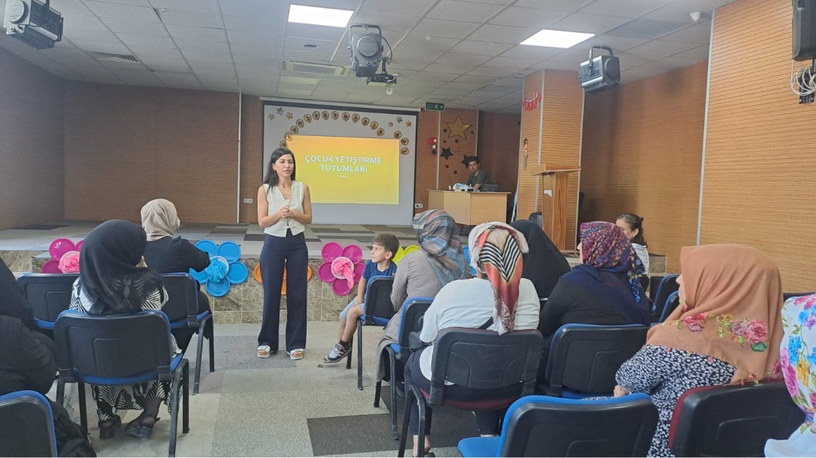 ''OLUMLU EBEVEYNLİK BECERİLERİ '' KONULU SEMİNER VERİLDİ